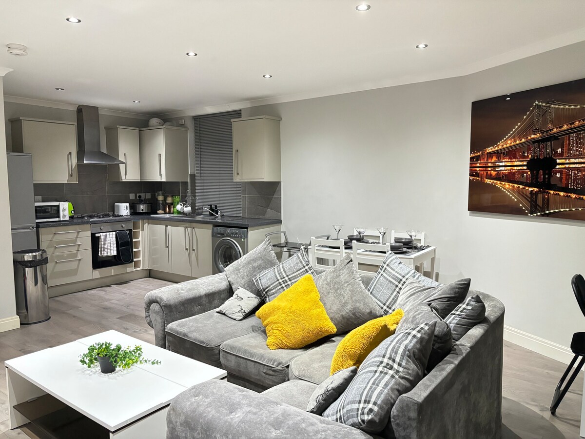 Luxury apartment in Slough FREE parking