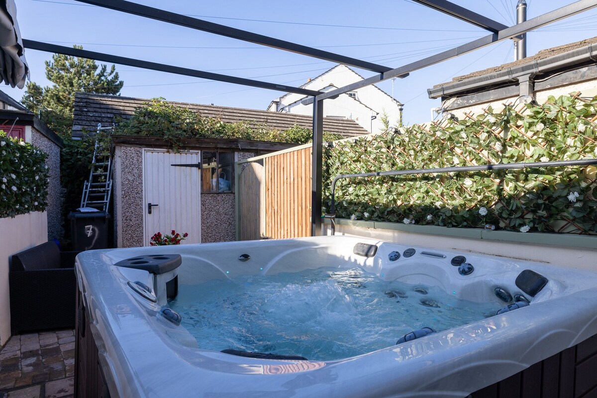 Bay cottage, hot tub morecambe bay