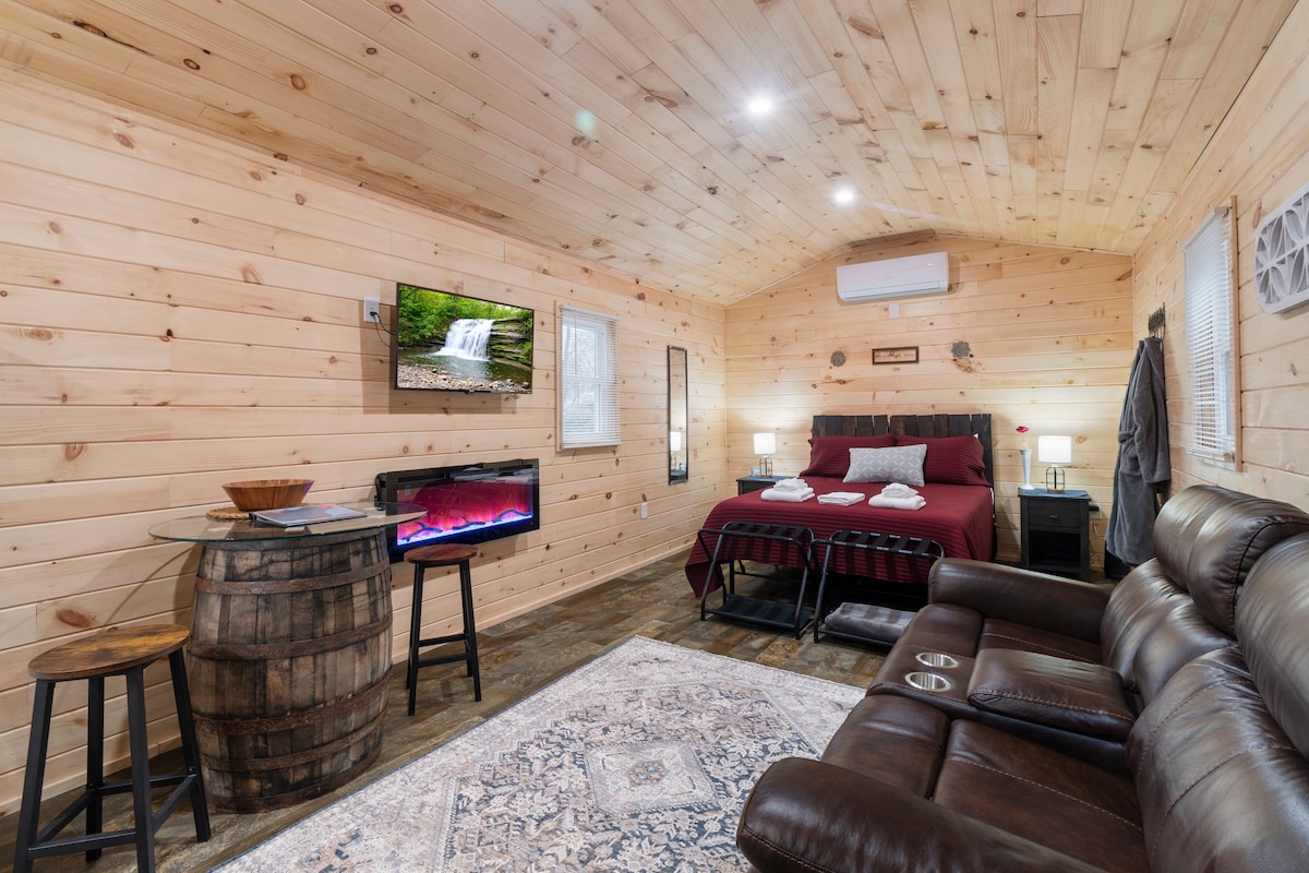 Seneca Hideaway/3 Cabins/Hot Tub