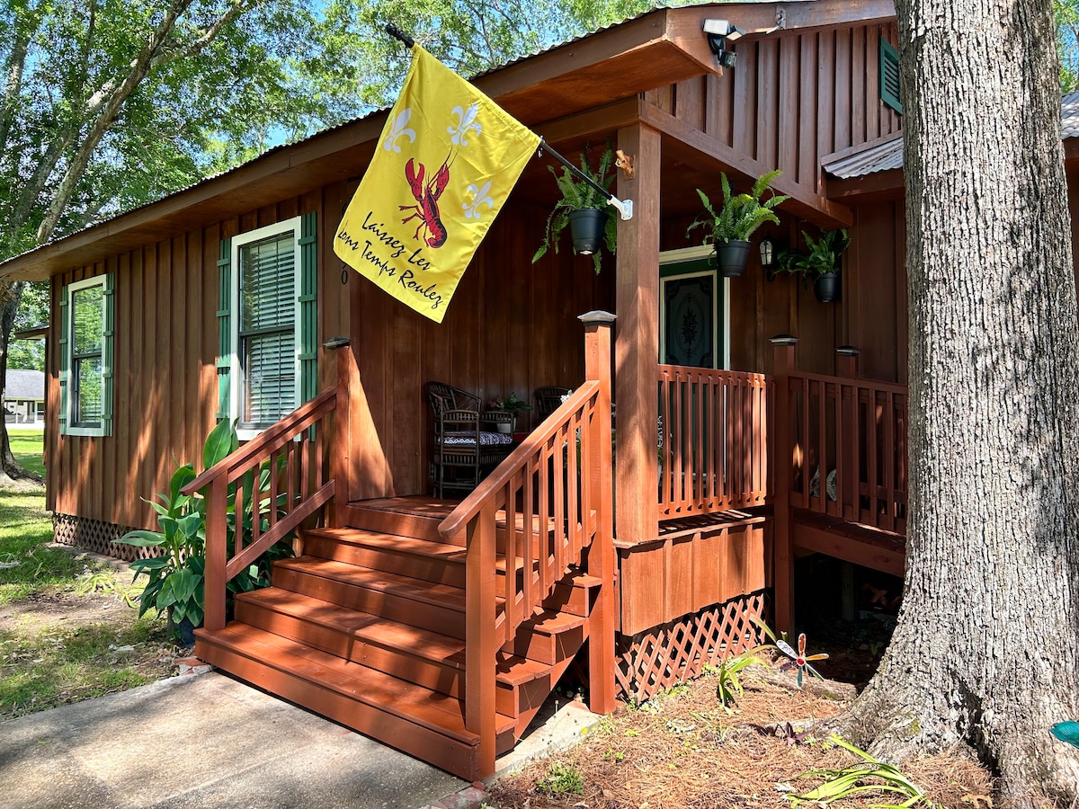 New! Cozy Cabin near the bayou!