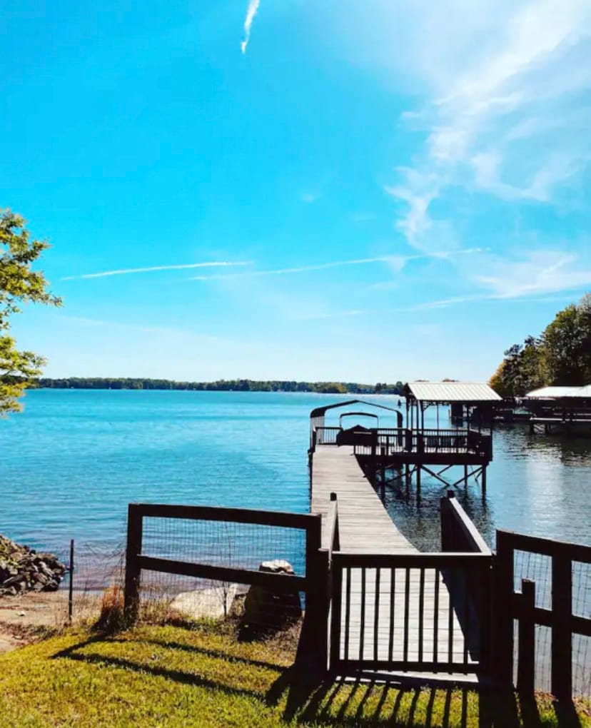 3bed 2bath Lake Front with dock