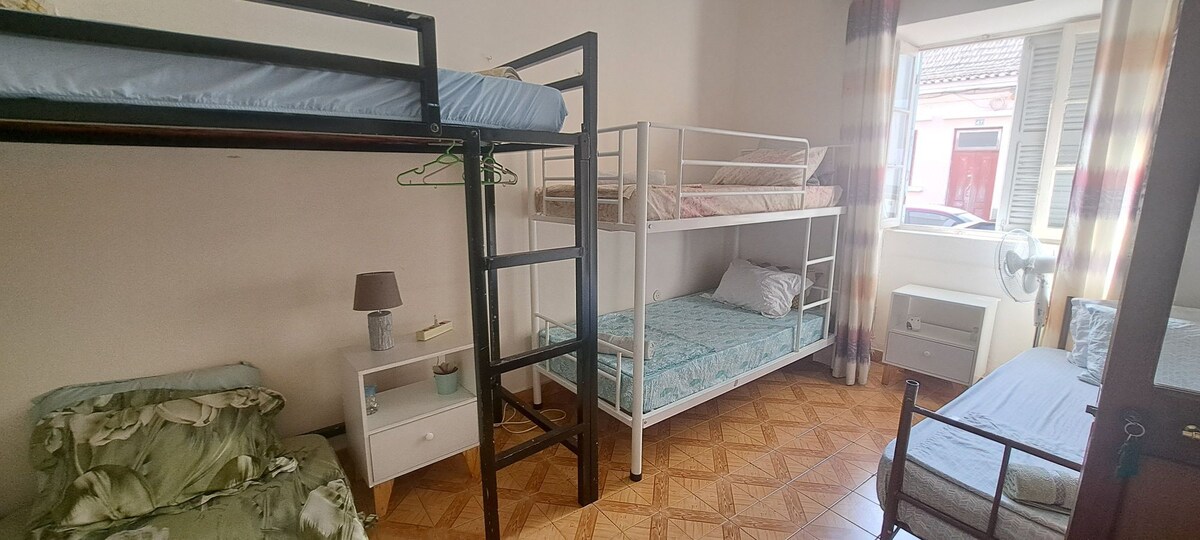 Dorm - Single bed: B&B InTheHeartOfPraia