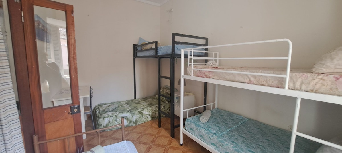 Dorm - Bottom bunkbed: B&B InTheHeartOfPraia