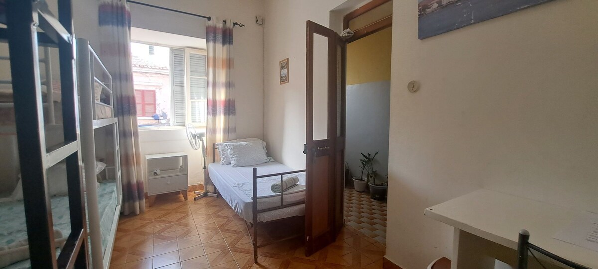 Dorm - Single bed: B&B InTheHeartOfPraia