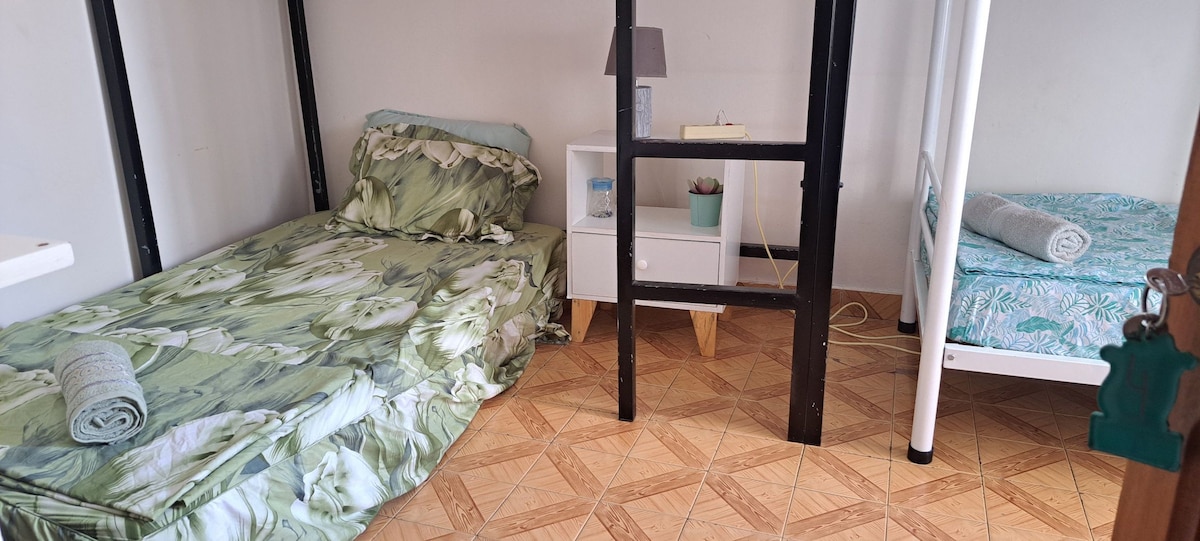 Dorm - Bottom bunkbed: B&B InTheHeartOfPraia