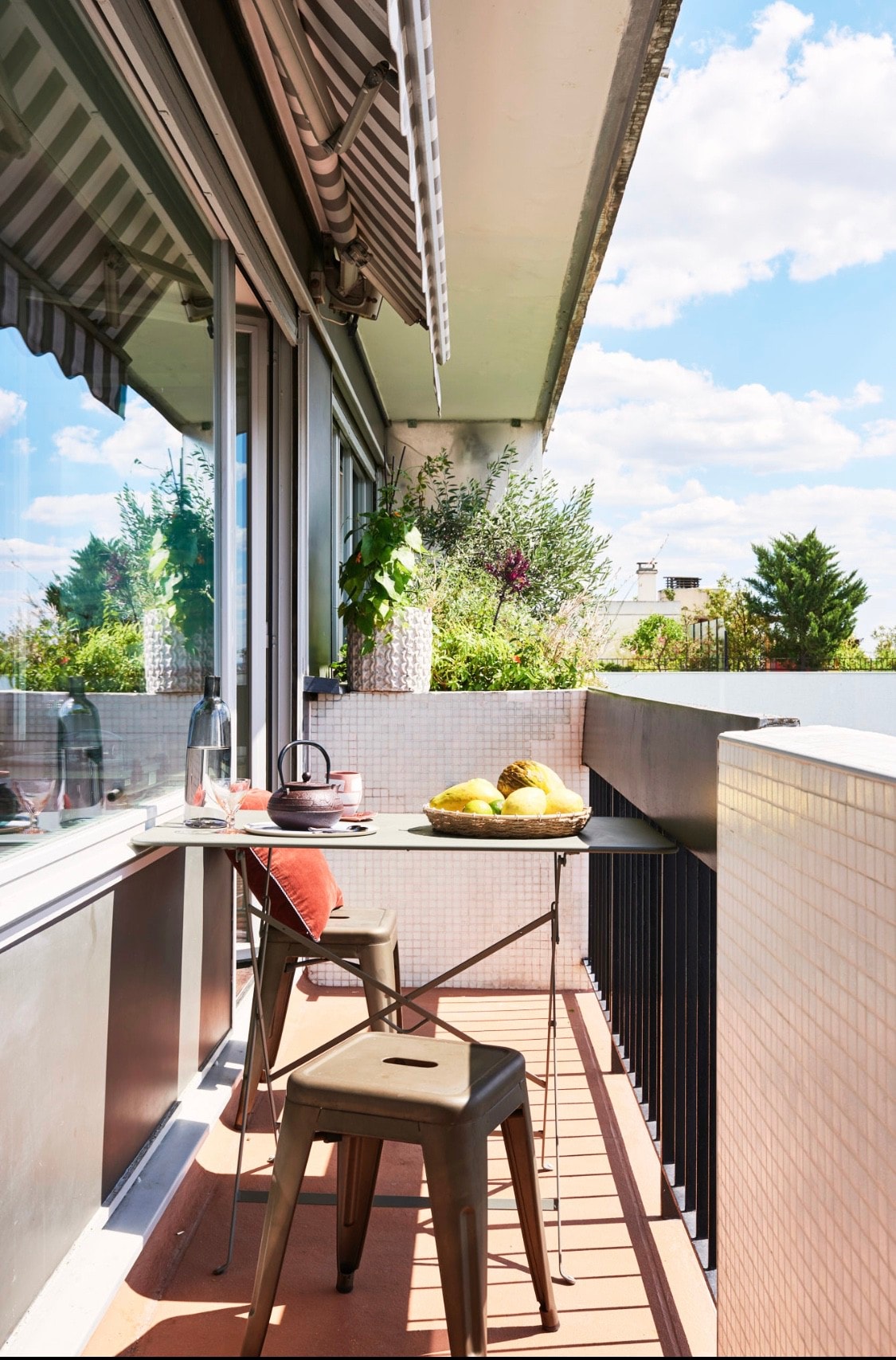 Family apartment with panoramic view of Paris