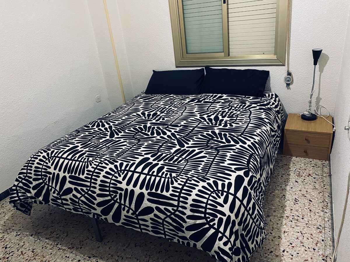 Habitación con cama de 135 en zona pla/sector V