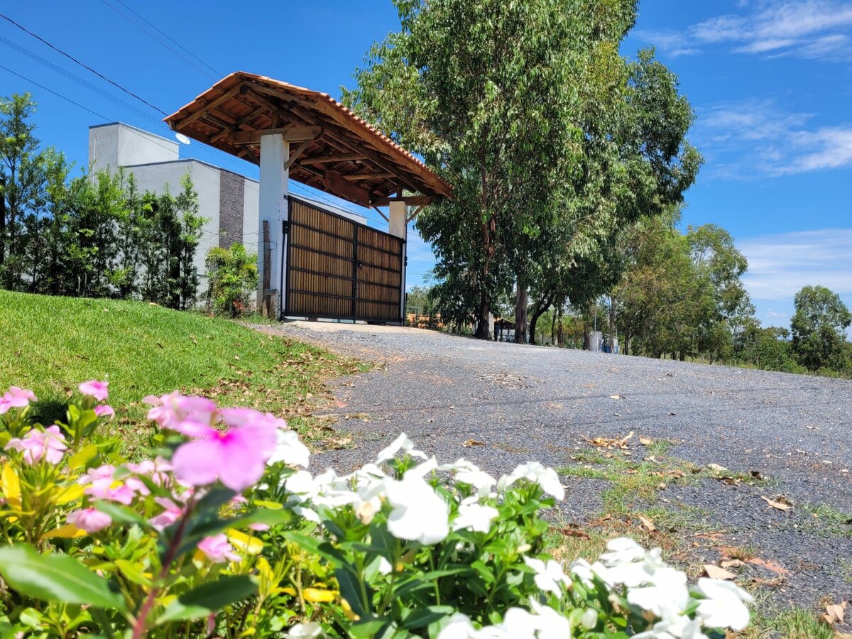 Espaço de lazer com piscina