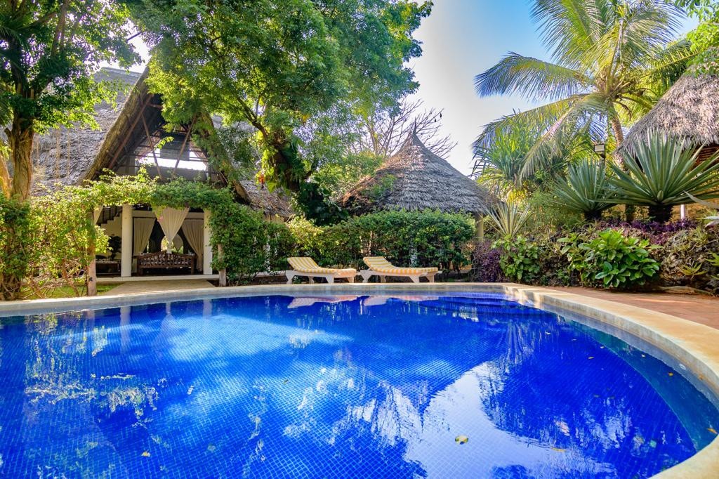 Serene 3Bedroom Villa with a Pool & Close to Beach