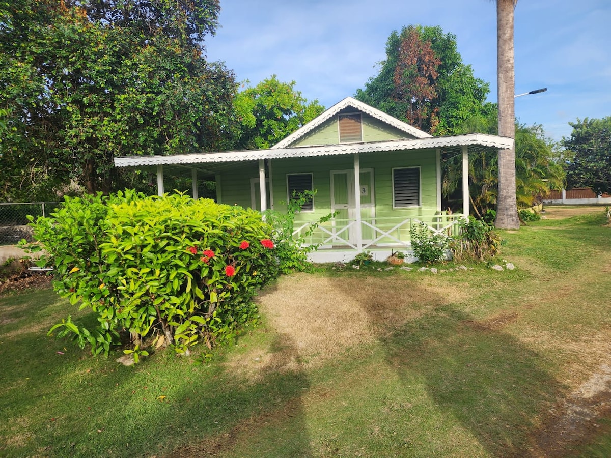 Self-Contained Beach Cabin, AC/Wi-Fi/TV/Kitchen