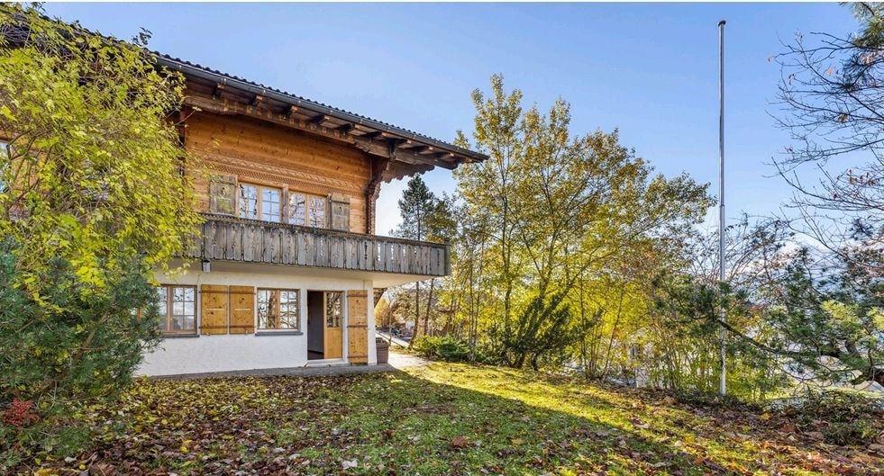 阿尔卑斯山的度假木屋，可欣赏迷人的景色和大花园