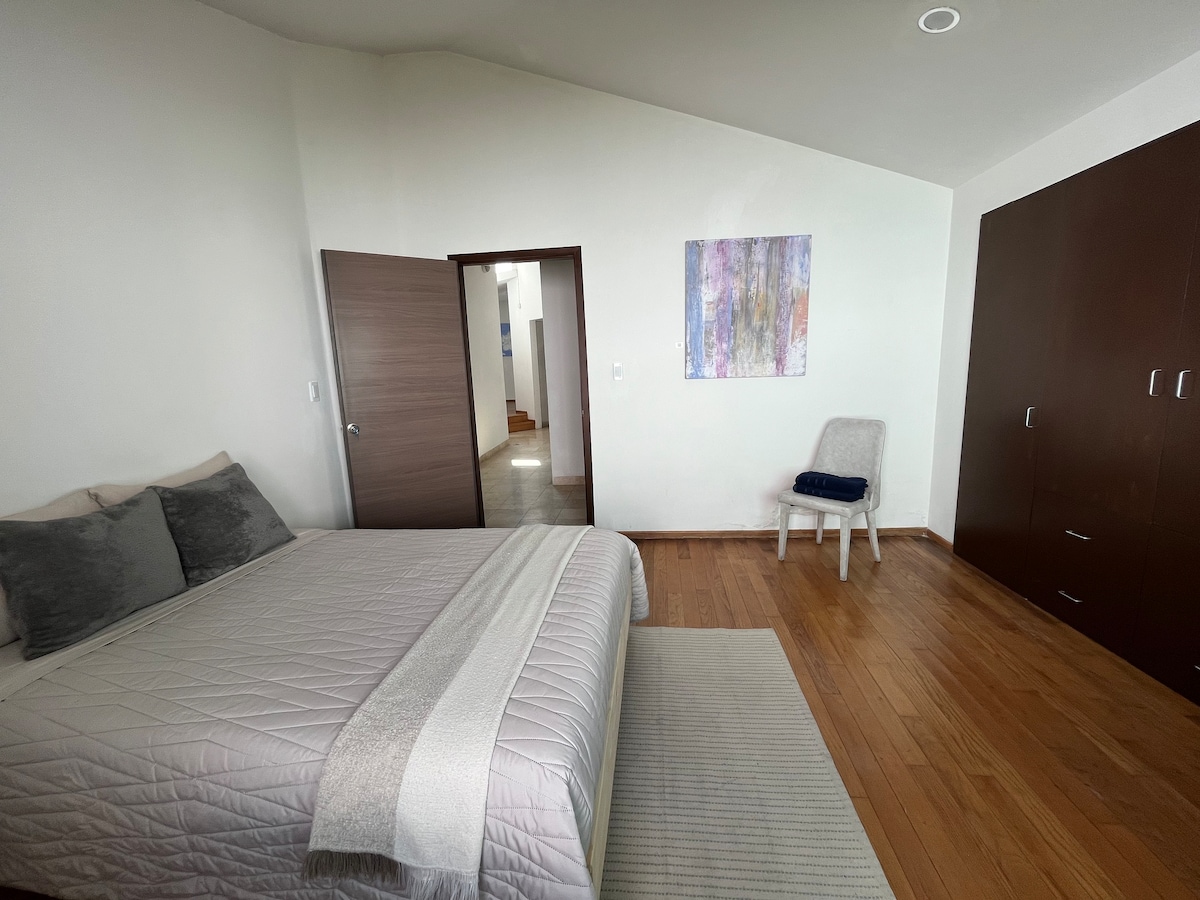Spacious & comfortable room, with private parking