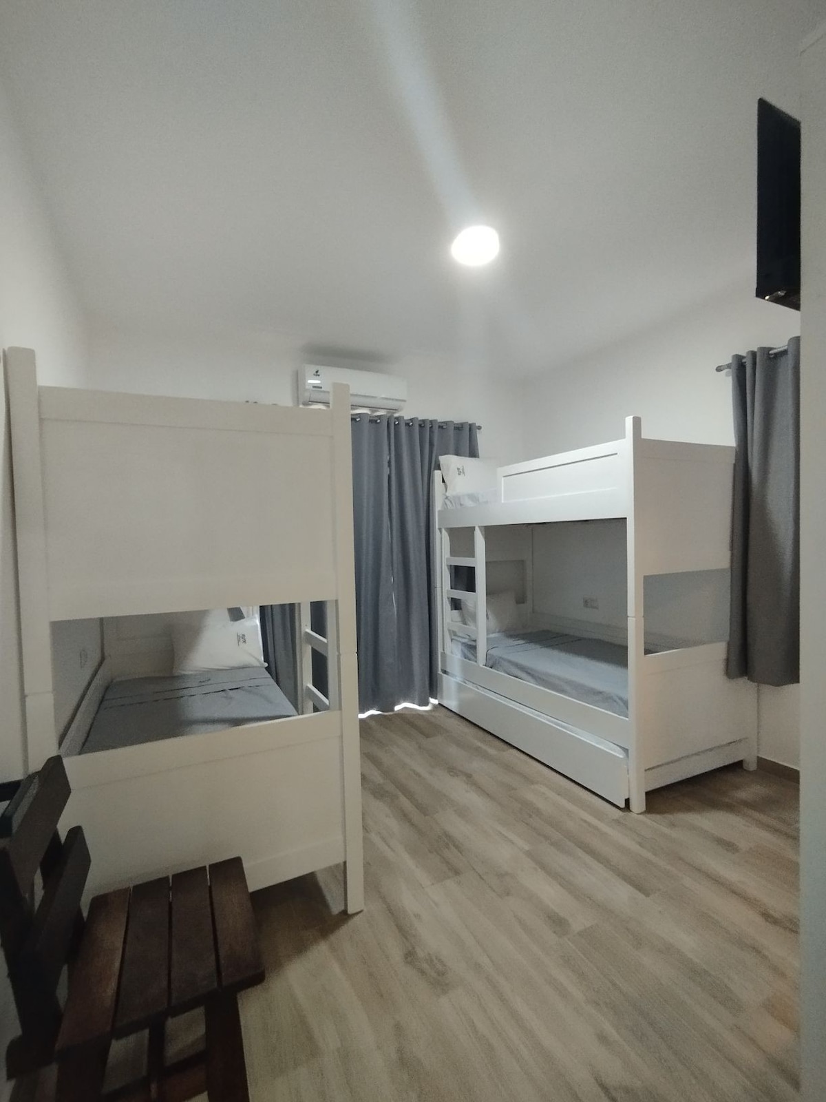 Habitació per 5 persones.