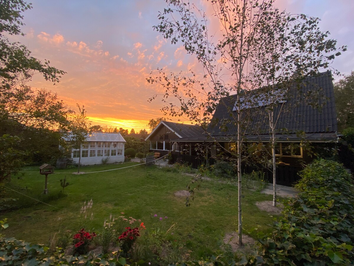 Stort hus i skovkanten i Rørvig.