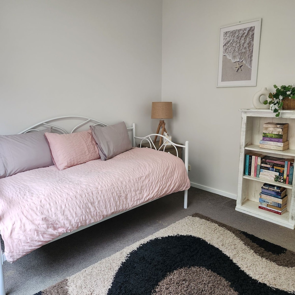 Comfy, single, chill out zone 30 mins from airport