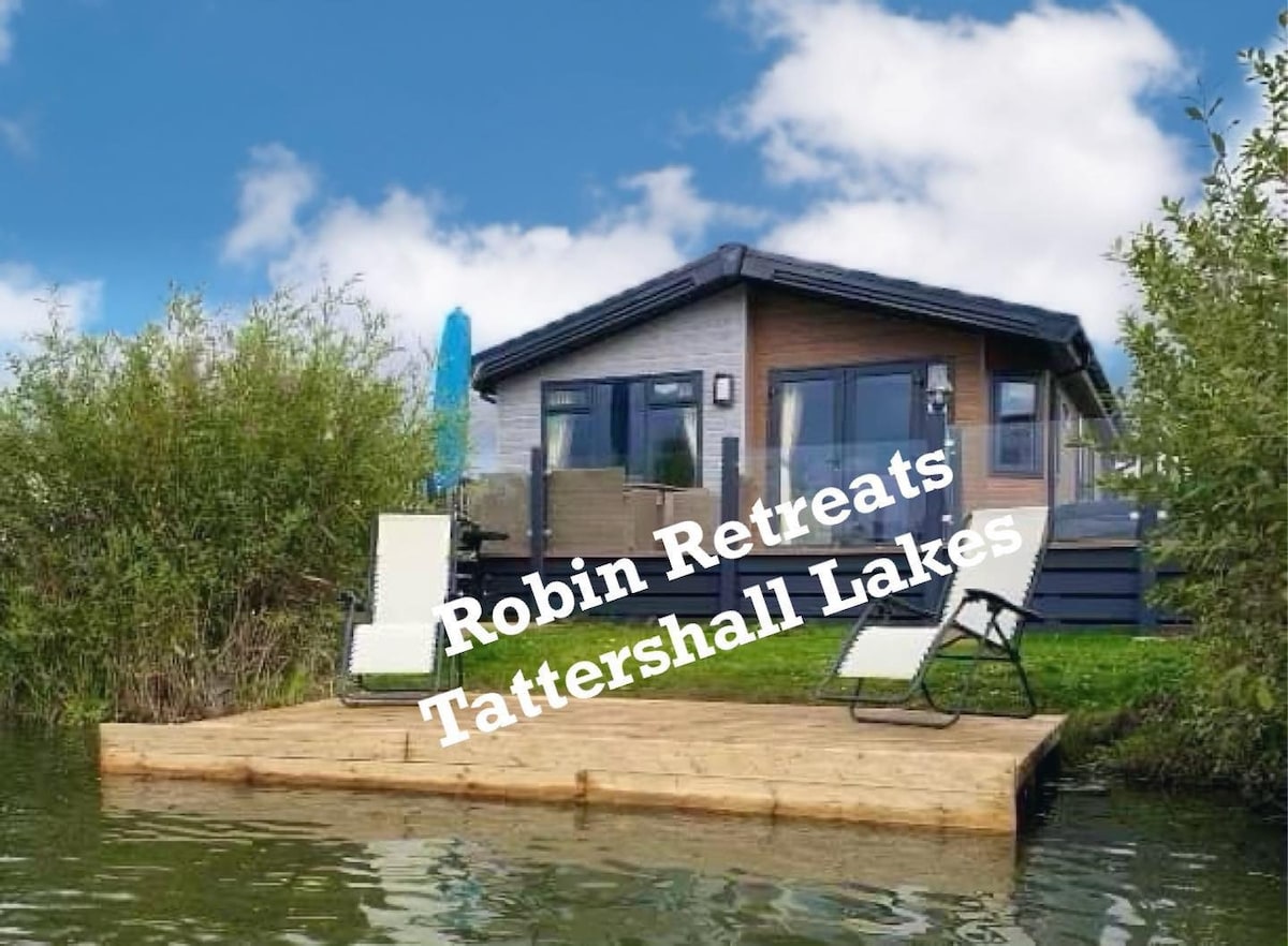 Lakeside hot tub fishing lodge