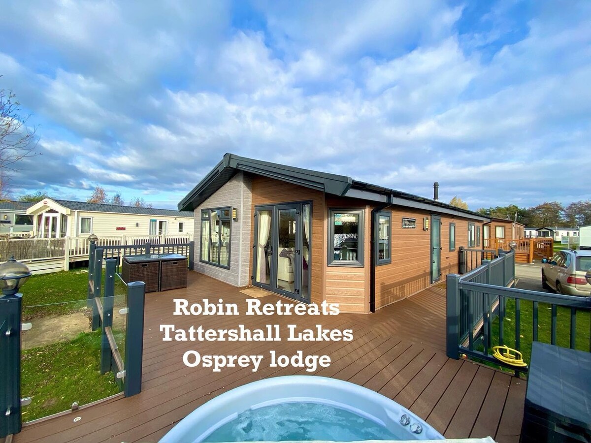 Lakeside hot tub fishing lodge