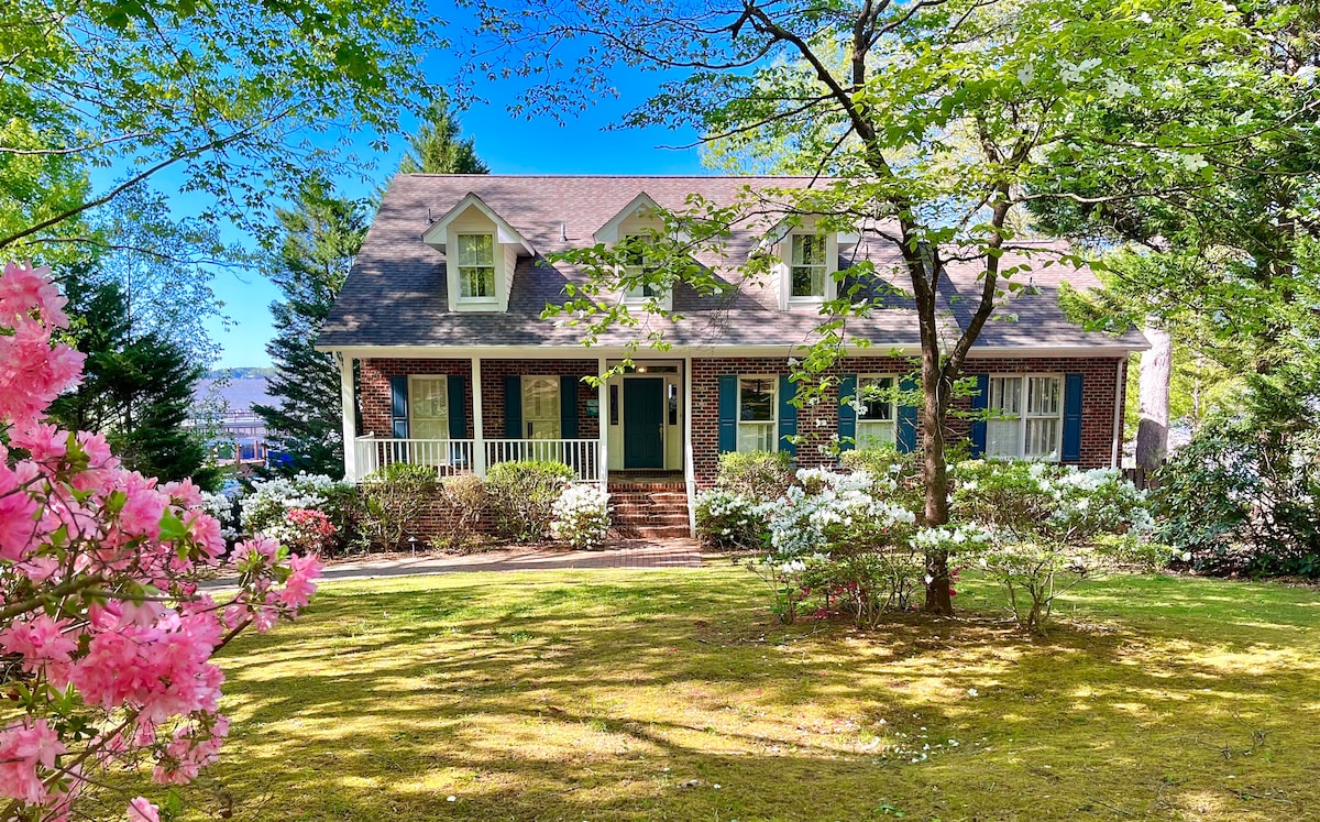 Beautiful Lakefront Home on Lake Gaston