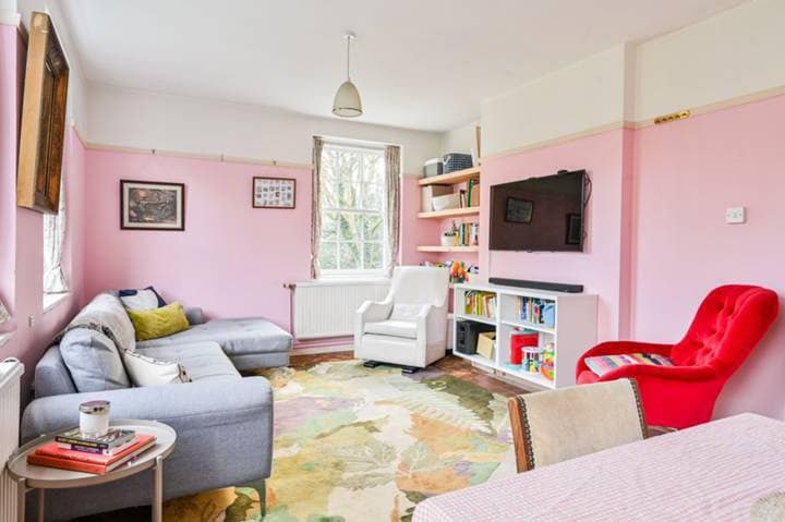 2 bedroom flat in Highgate