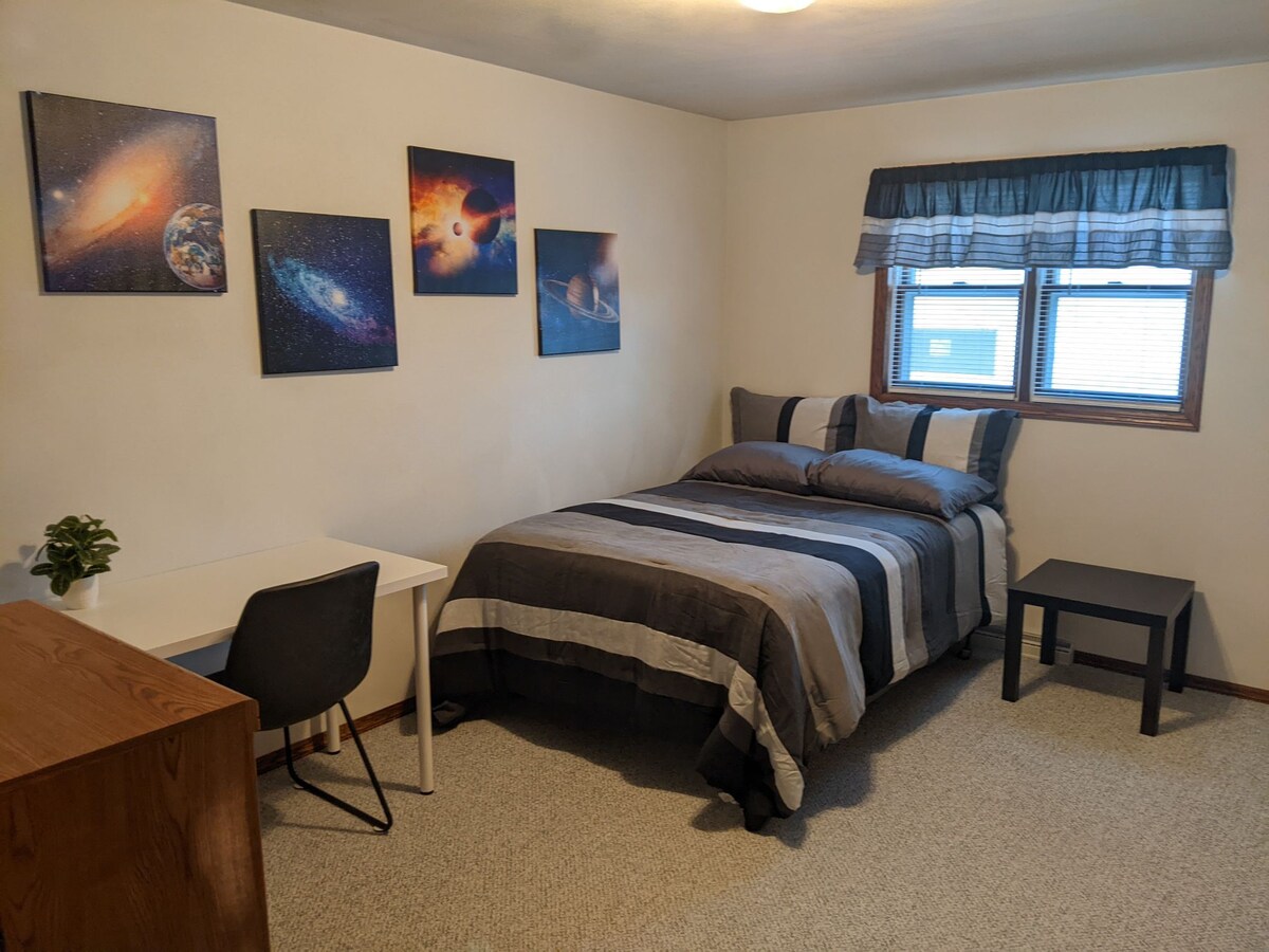 Space themed, clean and quiet room
