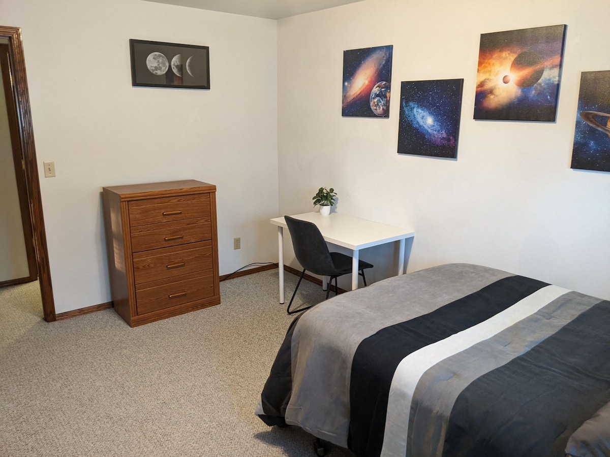 Space themed, clean and quiet room