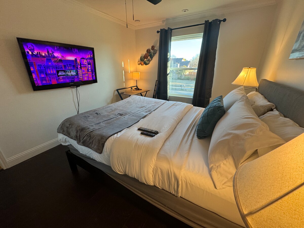 E7 / Cozy Queen size bedroom