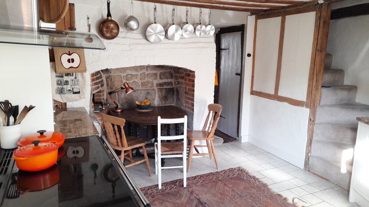 Traditional English cottage in Petersfield