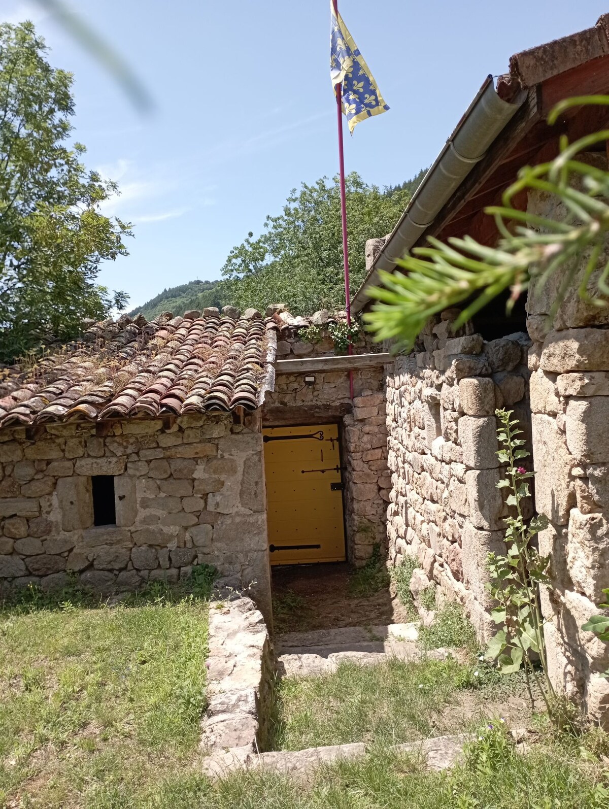 Maison en pierre Ardèche verte