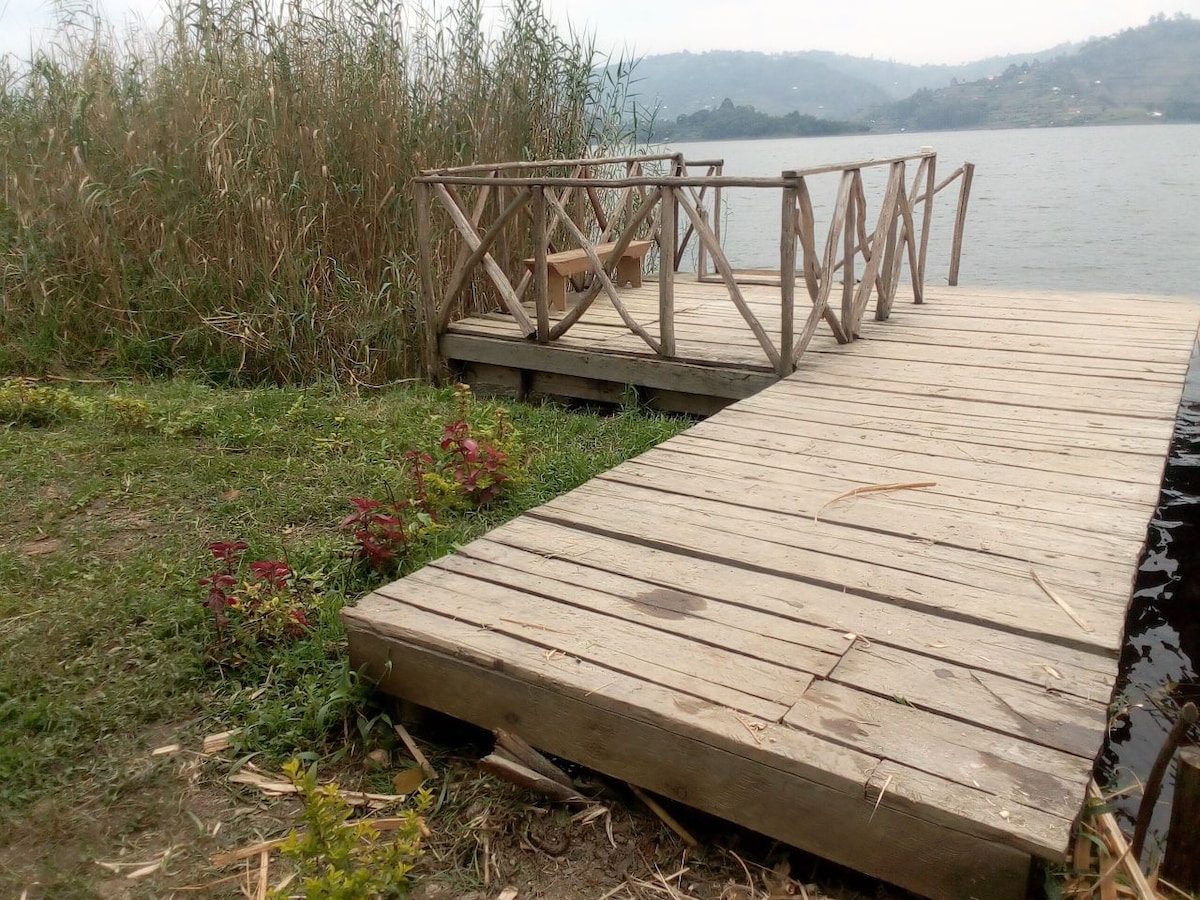 lake view hut at sunrise camp bunyonyi