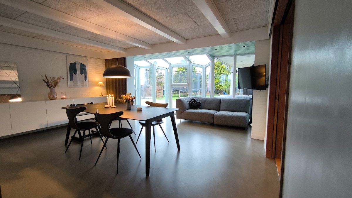 220 m² centralt i Bramming