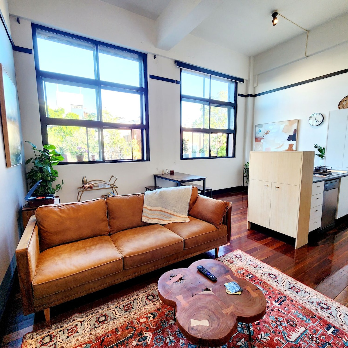 The Daily Sun - Central Art Deco Loft