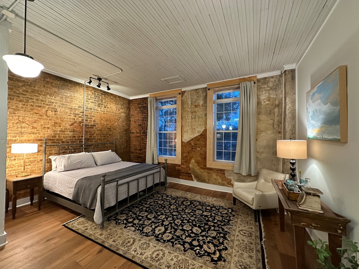 Railroad Street Historic Loft A