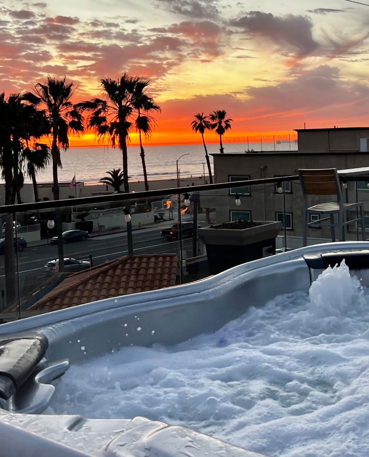 Beach House with Rooftop Jacuzzi