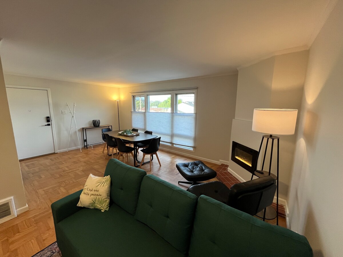 Near BART and CalTrain, w/parking, storage space