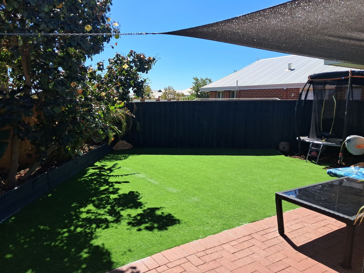 Family Friendly Home - in Ellenbrook