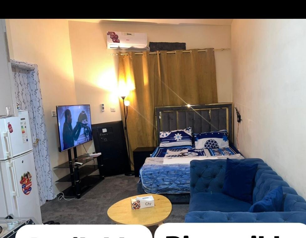 private airbnb room in deira
