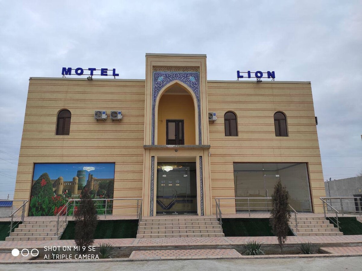 Motel Lion