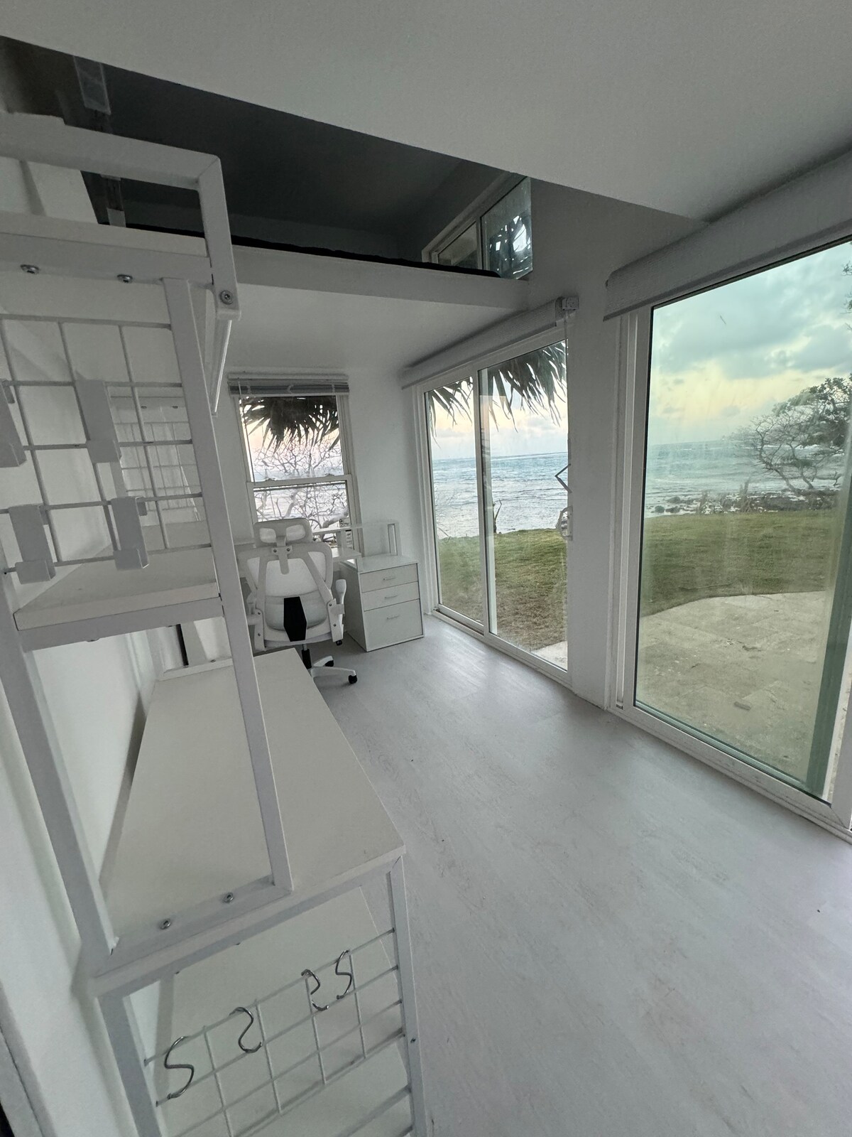 TinyHome onOcean/View/Down2Earth