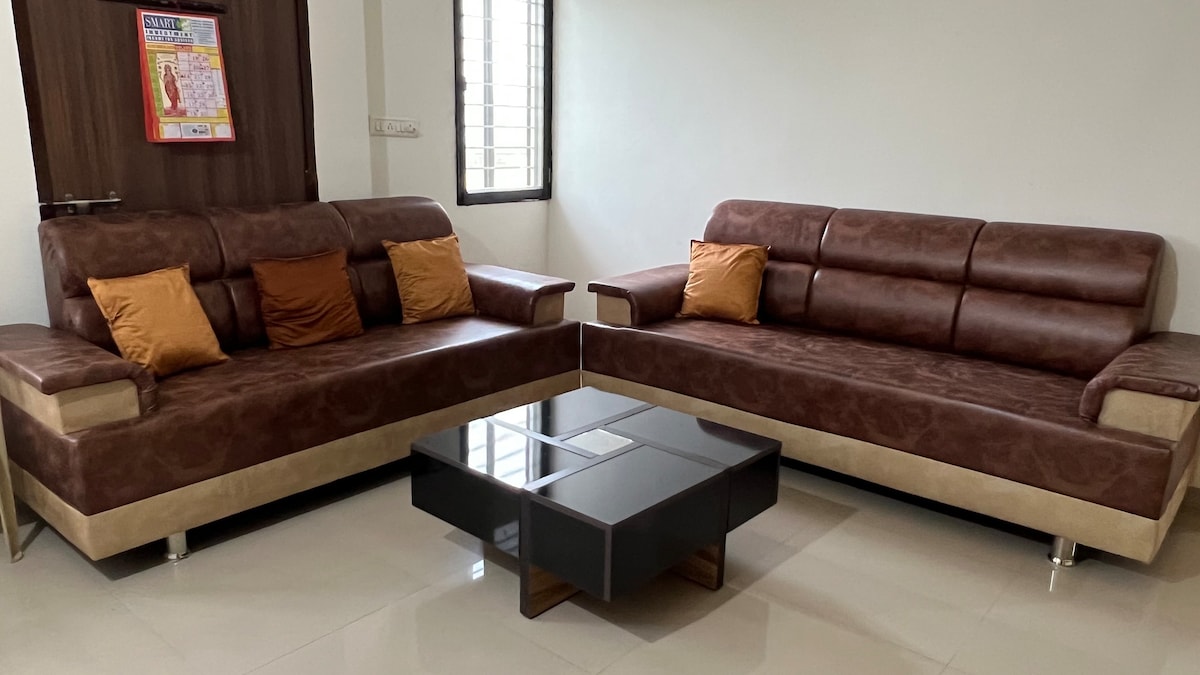 Spacious flat in center of Anand