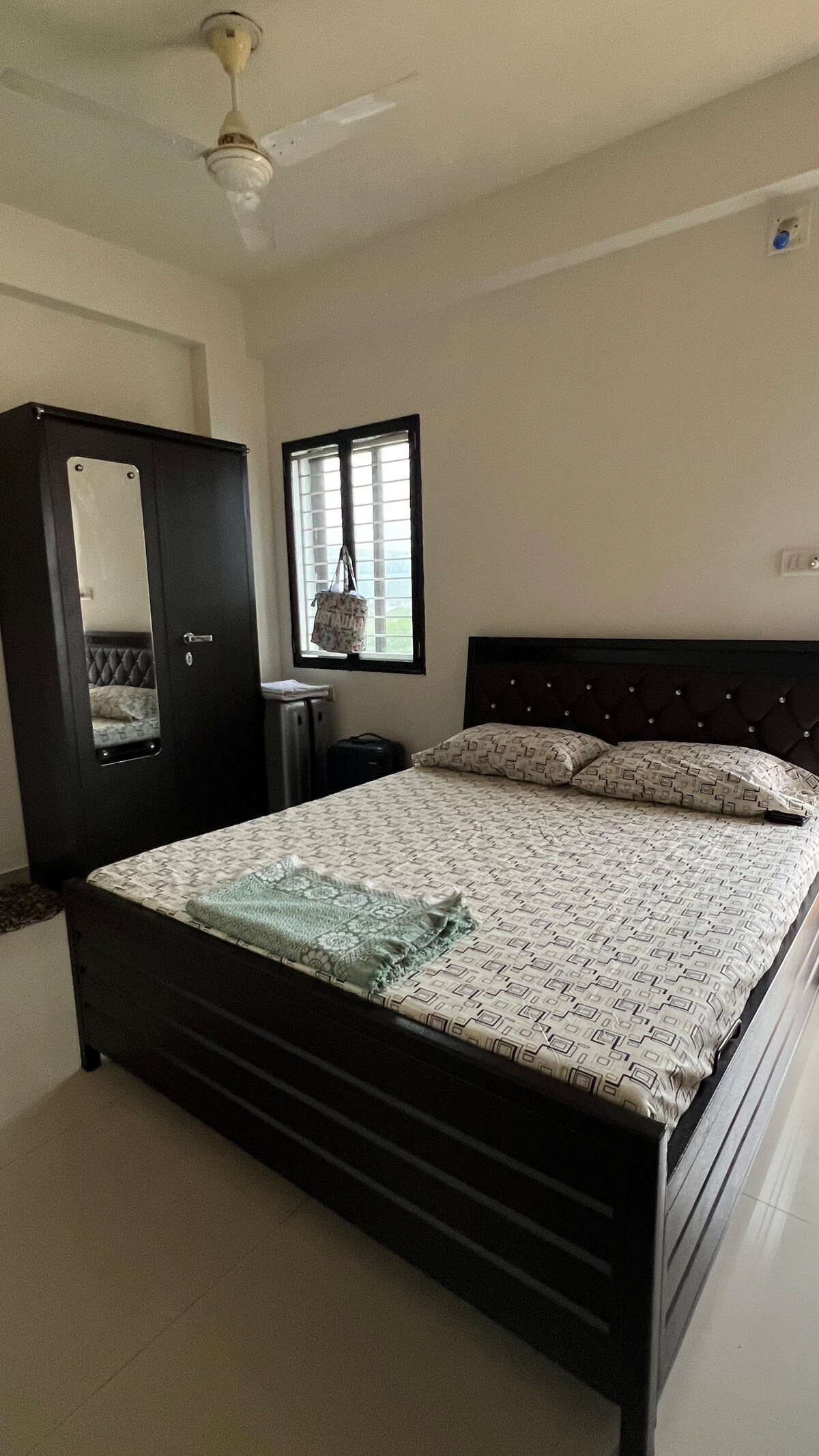 Spacious flat in center of Anand