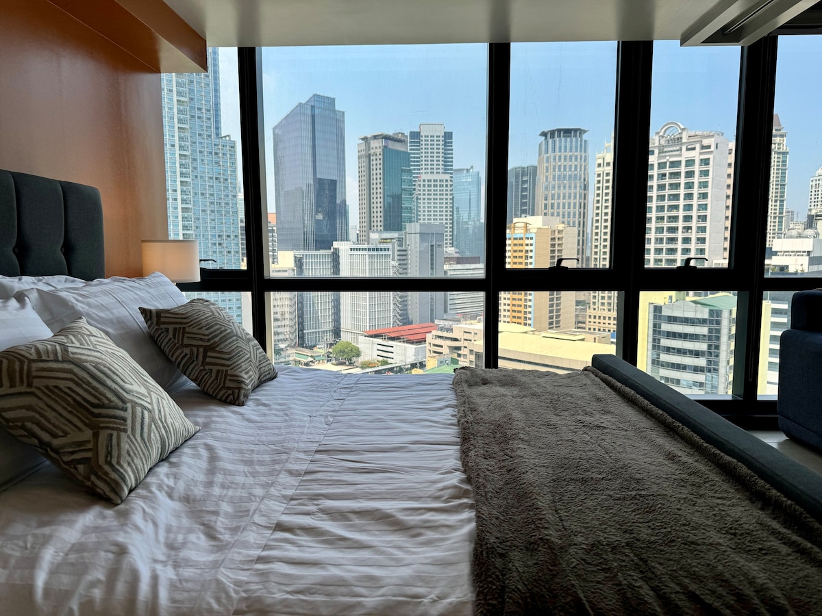 New! Spacious 1BR Makati View 500mbps WiFi Netflix