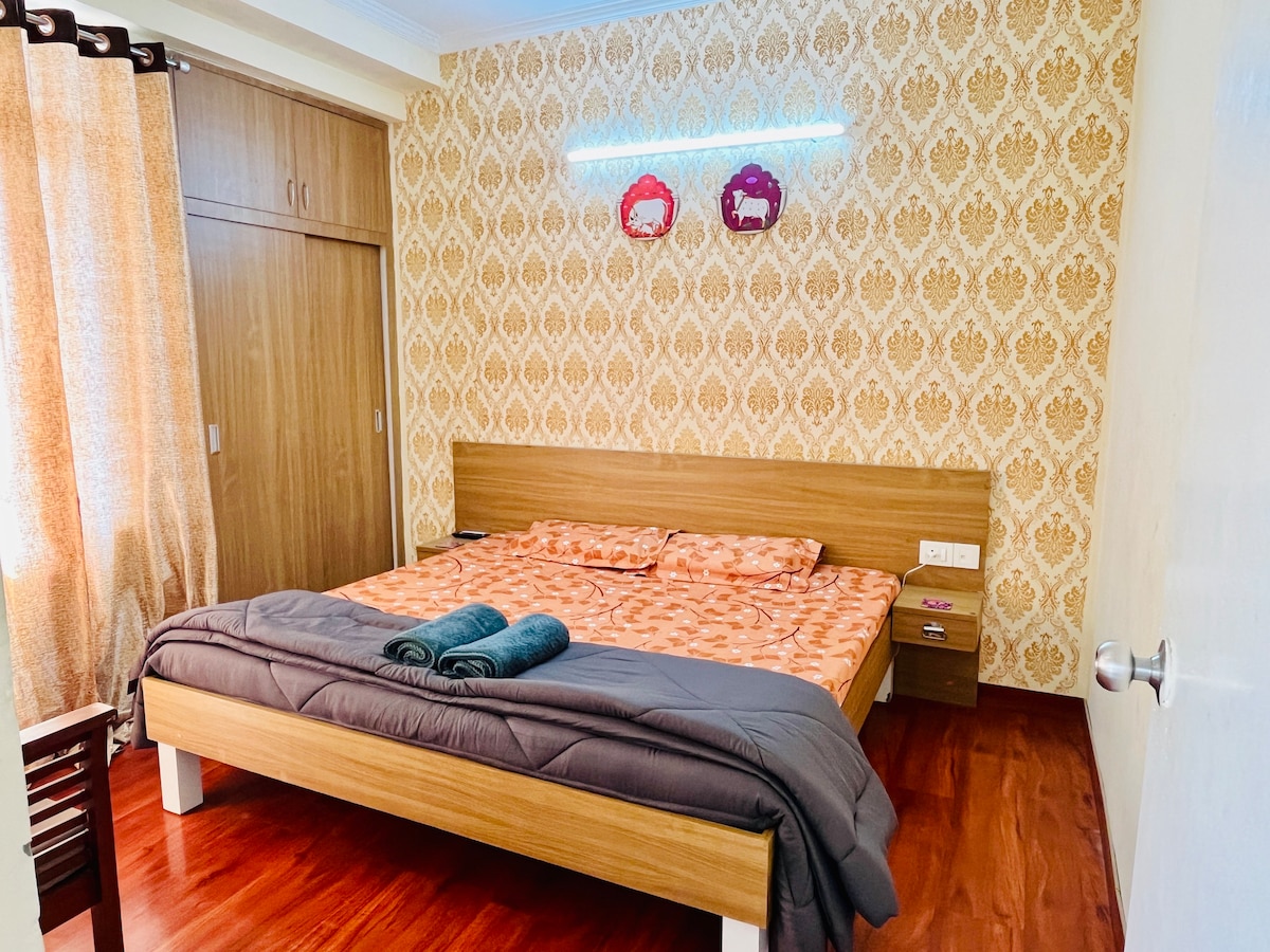 Saffron Stay in Noida (1 BHK Private Apartment)