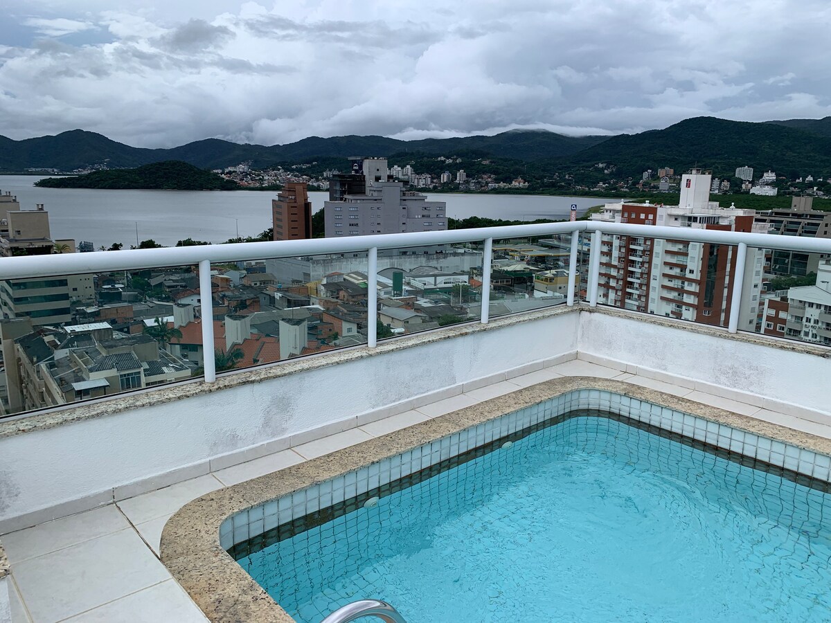 Apartamento com piscina no terraço e garagem