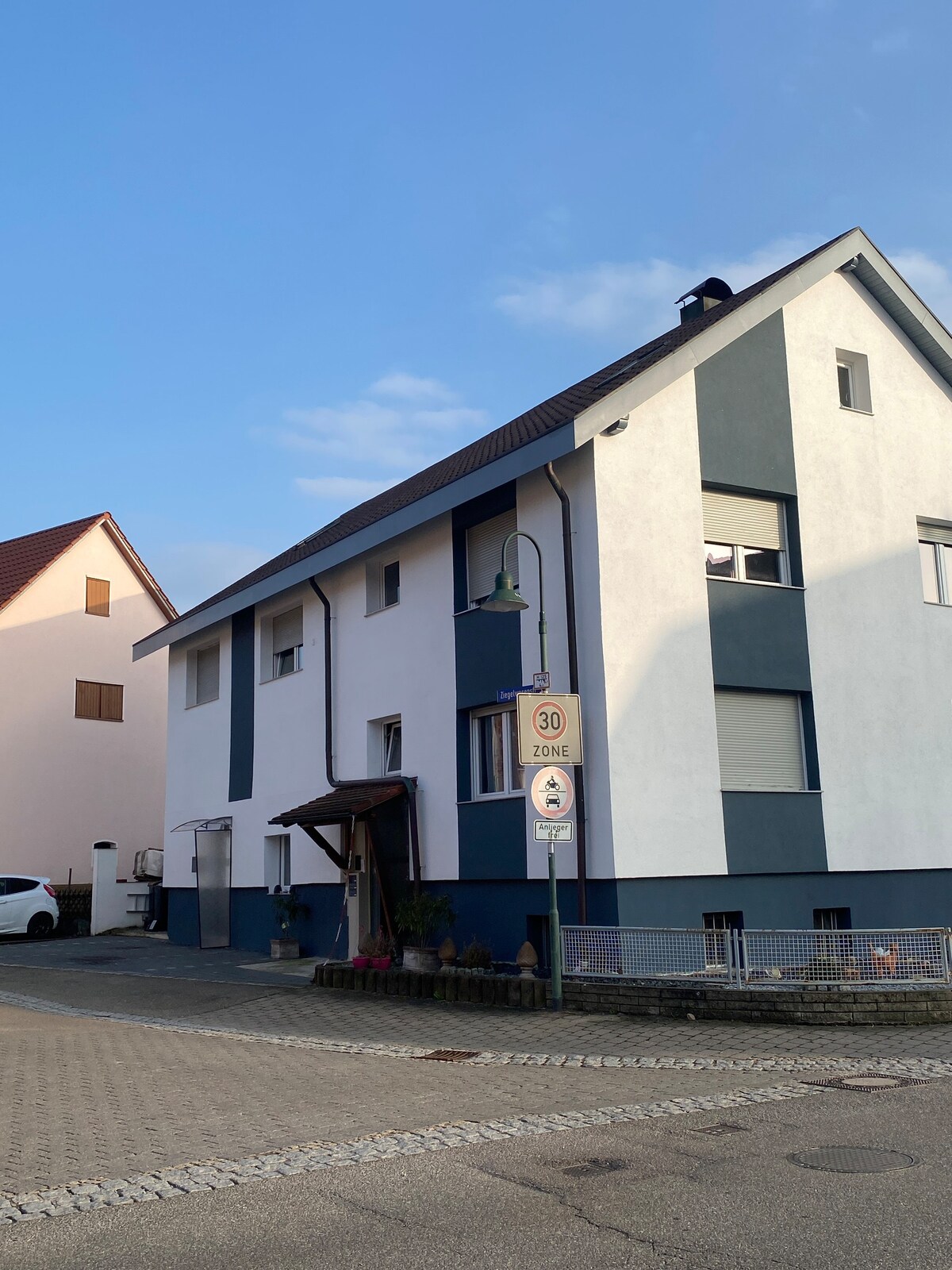 麦琴根（ Metzingen ）附近舒适的新建筑