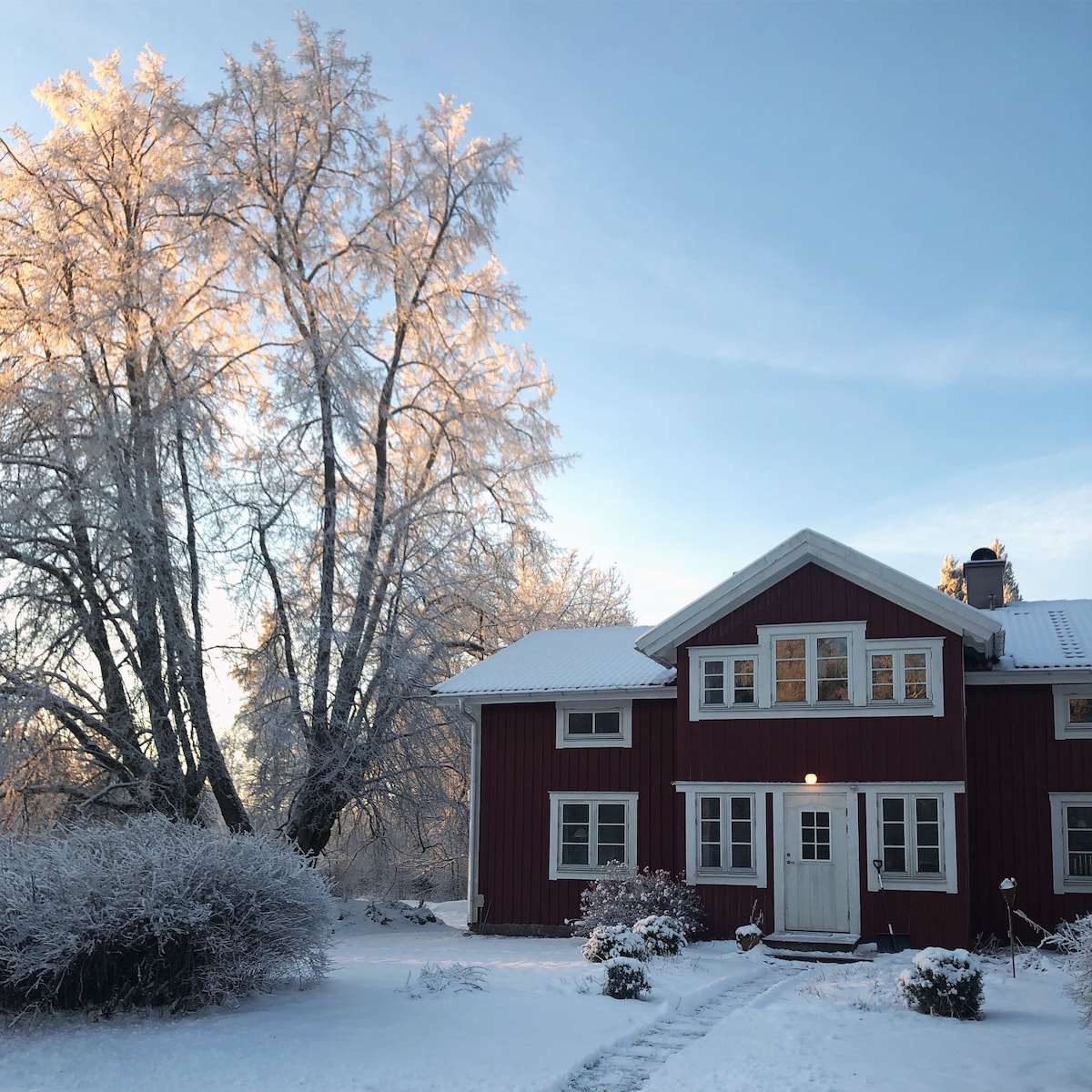 Fridfullt hus nära naturen