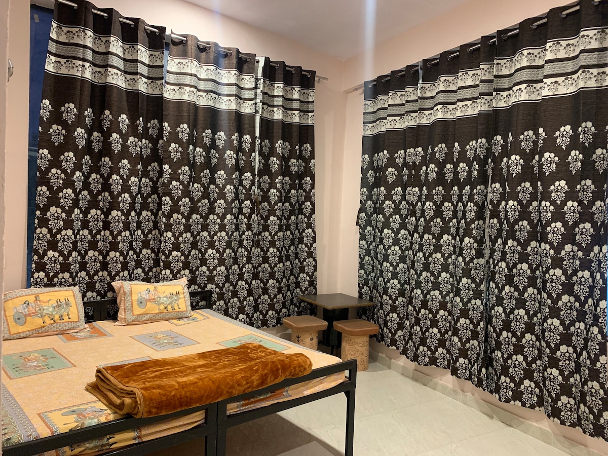 Rekha Devi Guest Rooms - ROOM 2 - Krystal's group