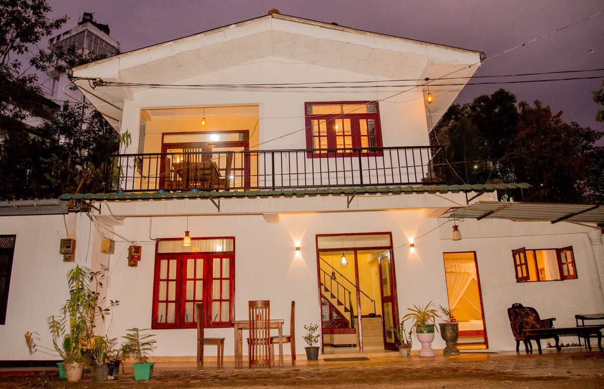 entire Villa with 4 double rooms