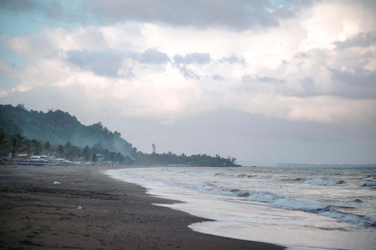 Beachfront Resort at Real Quezon - Mellu Seafront