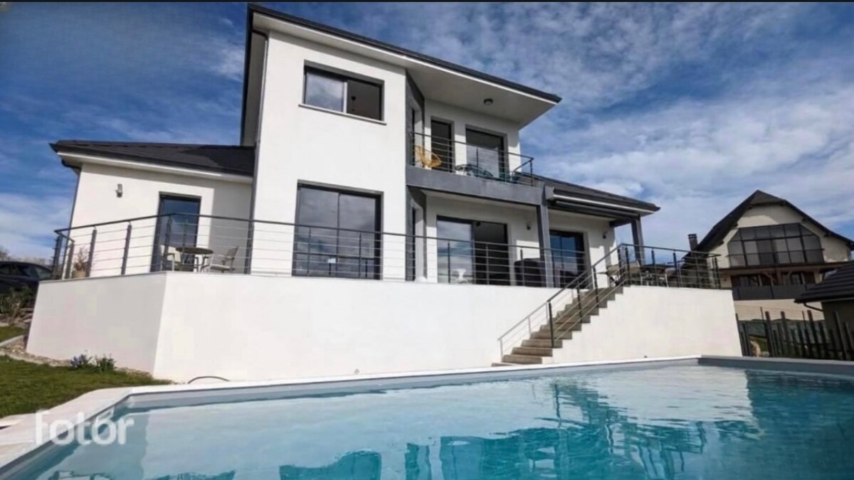 Maison vue Pyrénées avec Piscine