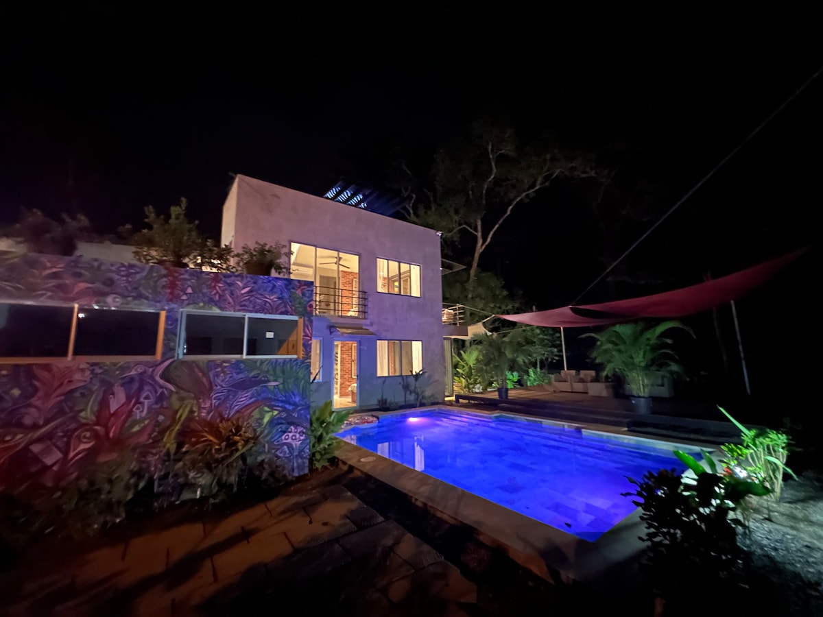 Villa w/patio and pool- Playa Mantas, Blanca, Jaco